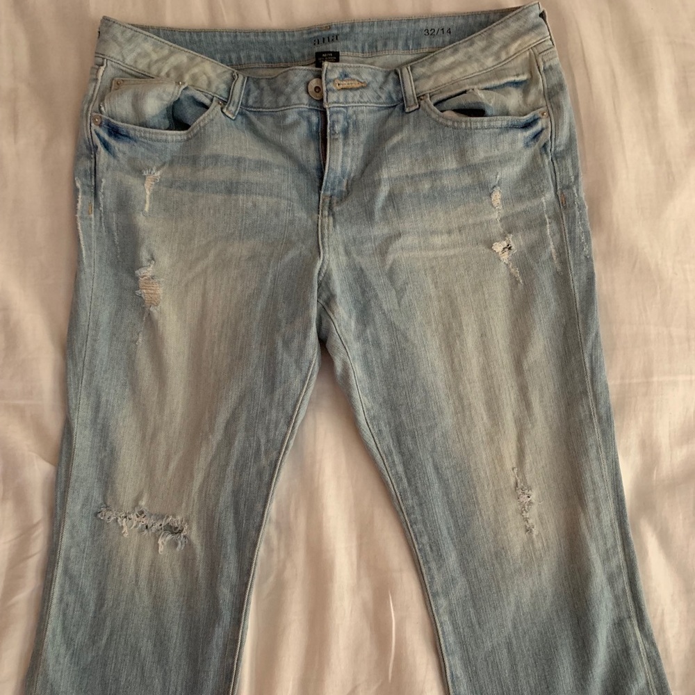 ☀️Distressed women’s capris☀️